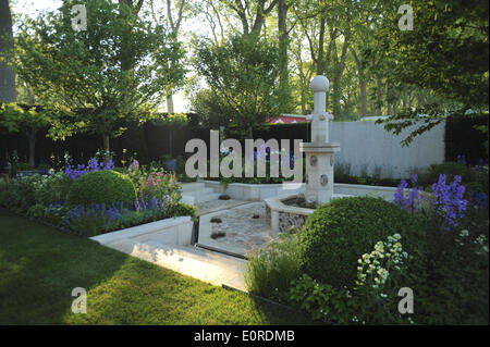 Chelsea, London, UK. 19th May 2014. The M&G Garden (designed by Cleve West) at the Chelsea Flower Show. Credit:  Michael Preston/Alamy Live News Stock Photo