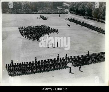 Jun. 06, 1959 - TROOPING THE COLOUR CEREMONY. H,M. THE QUEEN today took the salute on Here. Guards Parade, at the Trooping the Collur oeremony, held to mark her offioial birthday, PHOTO SHOWS:- THE QUEEN MOTHER, with PRINCESS MARGARET and PRINCESS ANNE, returning to the Palace, after today's Trooping ceremony, Stock Photo