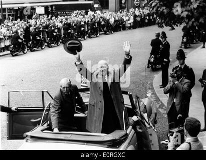 President Eisenhower visits St. Paul's Cathedral
