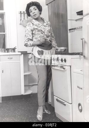 Singer Shirley Bassey in the kitchen of her new home Stock Photo