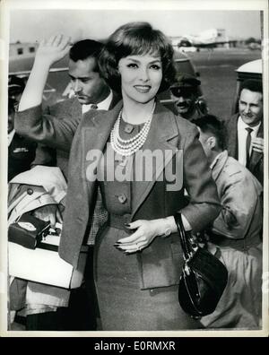 Italian film star Gina Lollobrigida practices fencing under guidance of ...