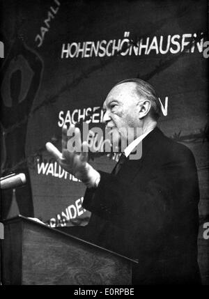Konrad Adenauer speaks for Victims of Stalinism Stock Photo