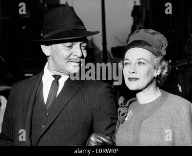 Actor Clark Gable walking with wife Kay Williams Stock Photo