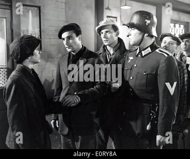 THE CROSS OF LORRAINE (1943) GENE KELLY, RAY GARNETT (DIR) CRLO 001 MOVIESTORE COLLECTION LTD Stock Photo