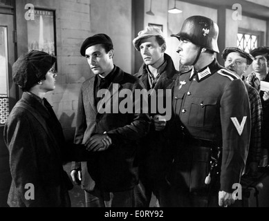 THE CROSS OF LORRAINE (1943) GENE KELLY, RAY GARNETT (DIR) CRLO 003 MOVIESTORE COLLECTION LTD Stock Photo