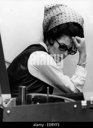 Singer Bobbie Gentry at the hair salon Stock Photo