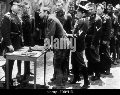 THE CROSS OF LORRAINE (1943) GENE KELLY, RAY GARNETT (DIR) CRLO 007 MOVIESTORE COLLECTION LTD Stock Photo