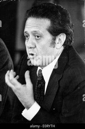 Portuguese President Mario Soares speaks at a conference Stock Photo