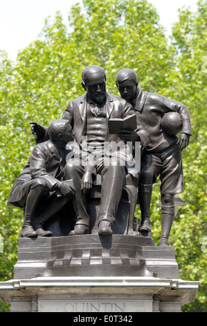 London, England, UK. Statue (Sir George Frampton; 1906) of Quintin Hogg (1845-1903; sugar merchant and philanthropist) Stock Photo