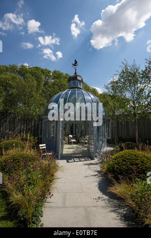 London, UK. 19th May, 2014. 2014 RHS Chelsea Flower Show. . Picture by Julie Edwards/Alamy Live News Stock Photo