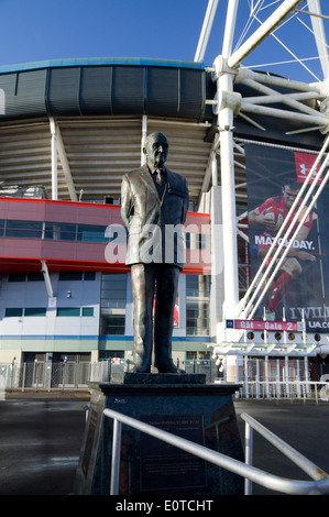 Statue Of Sir Tasker Watkins VC By Roger Andrews, Outside Of The ...