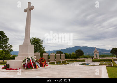 Memorial cross at the Commonwealth War Graves Cemetery in Cassino in Italy Stock Photo