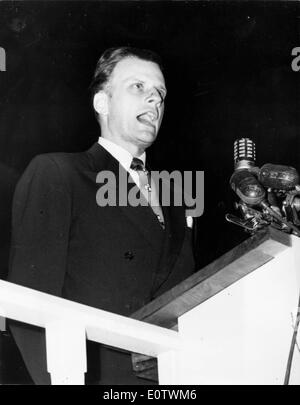 Reverend Billy Graham speaks during sermon Stock Photo