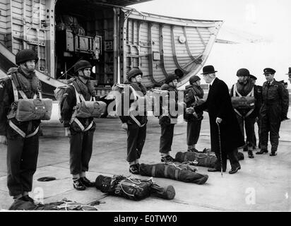 Harold Macmillan inspecting a group of soldiers Stock Photo