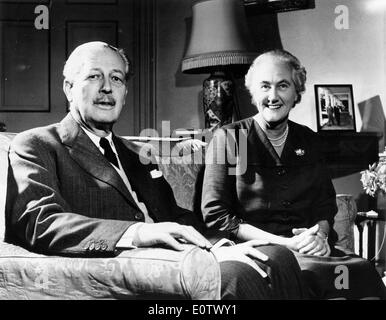 Harold Macmillan and wife Dorothy relax on couch Stock Photo