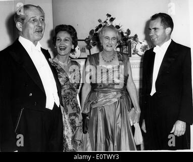 Harold Macmillan has President Nixon for dinner Stock Photo