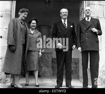 Harold Macmillan visits President Charles de Gaulle Stock Photo