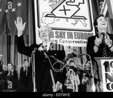 Harold Macmillan receives standing ovation Stock Photo