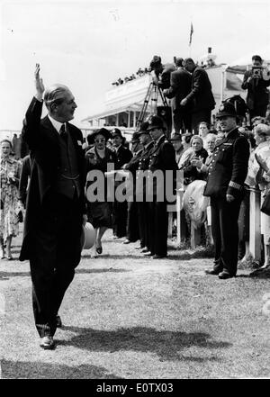 Prime Minister Harold Macmillan waves at Derby Stock Photo