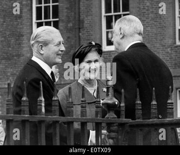 LADY DOROTHY MACMILLAN & HAROLD MACMILLAN PRIME MINISTER & WIFE 01 June ...