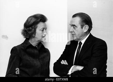 Publisher Katharine Graham talks with a colleague Stock Photo