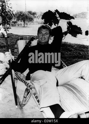 Portrait Jean Marais lounging outside Stock Photo