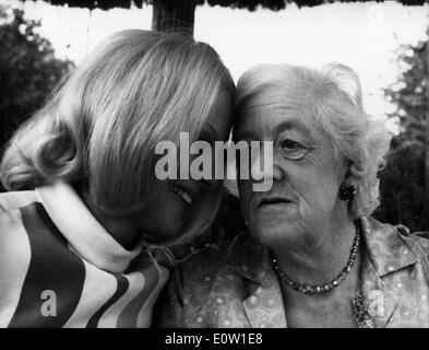 Actors Virna Lisi and Margaret Rutherford Stock Photo