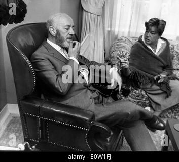 Actor Alec Guinness talks with woman in film Stock Photo