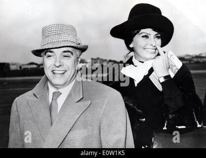 Sophia Loren and Carlo Ponti at the Capiano Airport Stock Photo