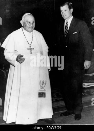 Senator Edward Kennedy pays a visit to Pope John XXIII Stock Photo