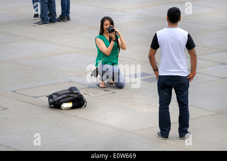 London, England, UK. Couple taking a photo in Trafalgar Square Stock Photo