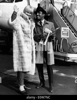 Sammy Davis Jr. boarding a plane to Los Angeles with wife May Britt Stock Photo