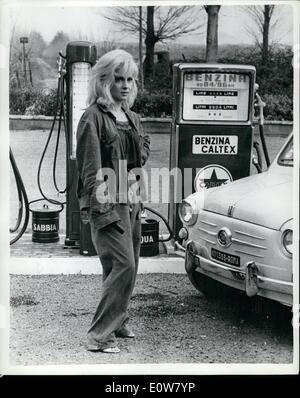 Jan. 01, 1962 - A Blonde Gina Lollobrigida plays ''Benzinara'' in new Italian Film: Gina Lollobrigida plays the role of a ''Benzinara'', a service station attendant, in a new film ''The Ippolita's Beauties'', which is currently being made in Italy. Photo Shows Gina Lollobrigida as she appears in the film. Stock Photo