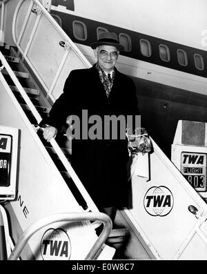General Lucius D. Clay arriving in New York for a conference Stock Photo