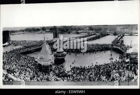 Apr. 04, 1962 - Two million Hindus bathe in Ganges: More than 2 million Hindus bathed in the Ganges river at Har-Ki-Pairi Ghat, Stock Photo