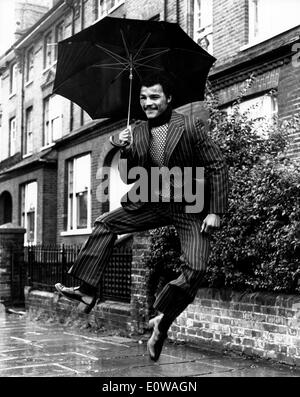 Boxer John Conteh dances in the rain on the street Stock Photo