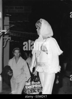 June 25, 1962 - Rome, Italy - Two time Academy Award winning actress, ELIZABETH TAYLOR 1932-2011 , is shopping at Iachia, whild Stock Photo