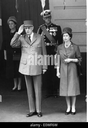 President of France CHARLES DE GAULLE, QUEEN ELIZABETH II and PRINCE PHILIP, Duke of Edinburgh upon arrival at Victoria Station. Stock Photo