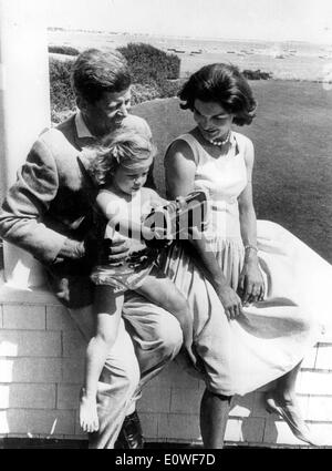 President Kennedy vacations with Jackie and Caroline Stock Photo