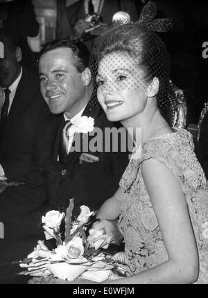 Jack Lemmon and Felicia Farr at their wedding ceremony Stock Photo