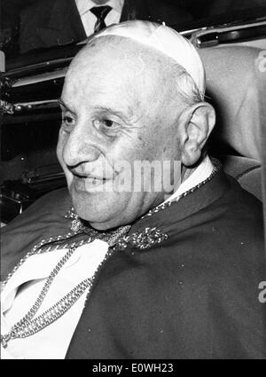 Pope John XXIII on his pilgrimage around Italy Stock Photo