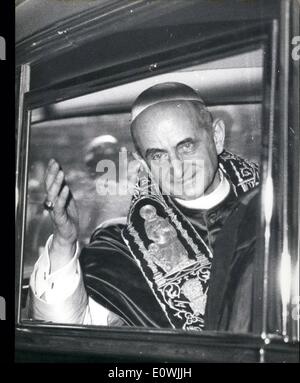 Jun. 06, 1963 - Pope Paul VI made to-day His first official visit since he was elected Pope; he went to visit the Pontificio Spanish College and passed through an immense crowd that acclaimed Him. Stock Photo