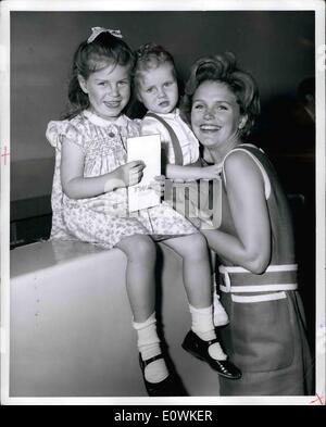 Jul. 07, 1963 - New York International Airport: Actress Lee Remick is shown in Trans World Flight Center with children Kate, 4, Stock Photo