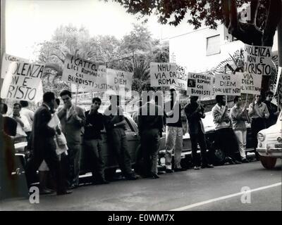 Sep. 09, 1963 - During the Press Conference of Mme. Ngo Dinh Nu, Many People demonstrated against Mme. Nu and the Vietnam Government Stock Photo