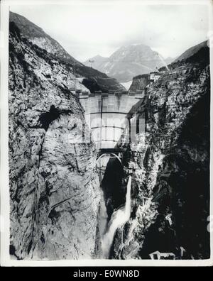 Oct. 10, 1963 - Italian Dam Burst: Shortly before midnight the Dam of Vaiont - third biggest in the World - in the Italian Alps Stock Photo