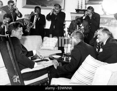 Hastings Banda visits President Kennedy in White House Stock Photo
