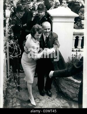 Apr. 04, 1964 - Greville Wynne Arrives At His Chelsea Home: Greville ...