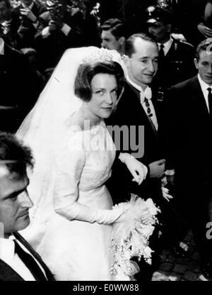 Princess Irene walking down the aisle to marry Prince Carlos Hugo Stock Photo