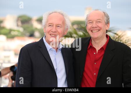 Cannes, France. 20th May 2014. Directors Luc (r) and Jean-Pierre Dardenne attend the photocall of 'Deux Jours, Une Nuit' during the 67th Cannes International Film Festival at Palais des Festivals in Cannes, France, on 20 May 2014. Photo: Hubert Boesl /dpa -NO WIRE SERVICE- Credit:  dpa picture alliance/Alamy Live News Stock Photo