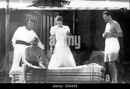 Edward VIII and wife Wallis Simpson on the beach in Venice Stock Photo